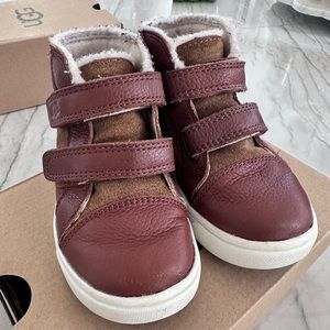 Ugg (kids) winter shoes - size US 7